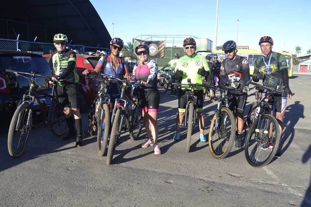 (Confira fotos) Ciclistas participam de pedal em apoio ao combate à violência contra a mulher em Santa Maria